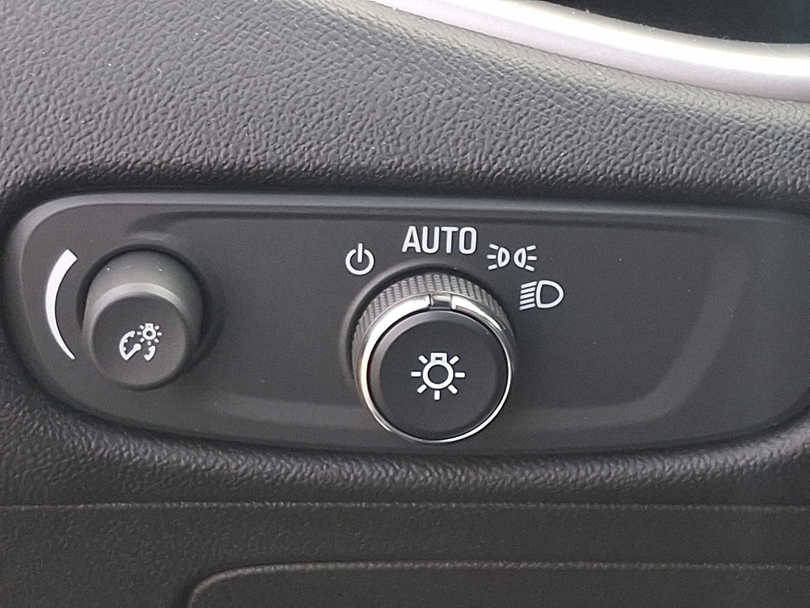 Used 2022 Chevrolet Malibu RS FWD image 25