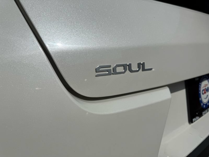 Used 2023 Kia Soul LX w/ LX Technology Package FWD image 44