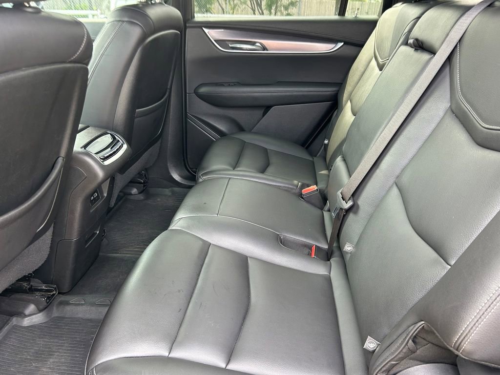 Used 2023 Cadillac XT6 Luxury FWD image 16