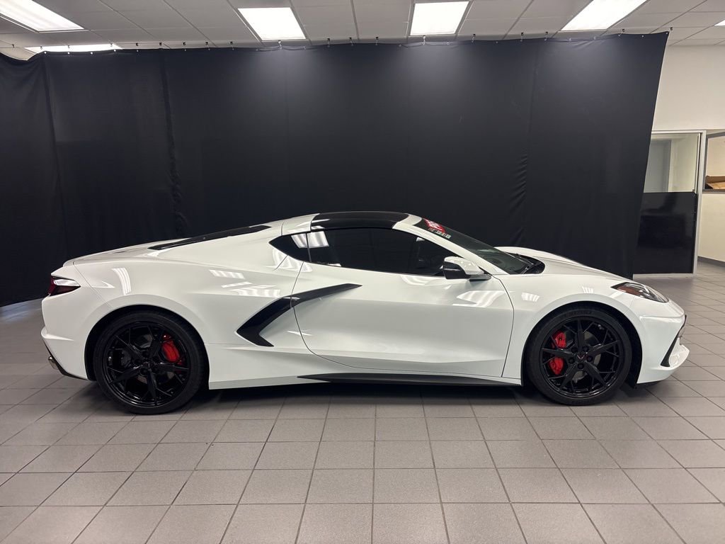 Used 2022 Chevrolet Corvette Stingray Coupe w/ 1LT RWD image 2
