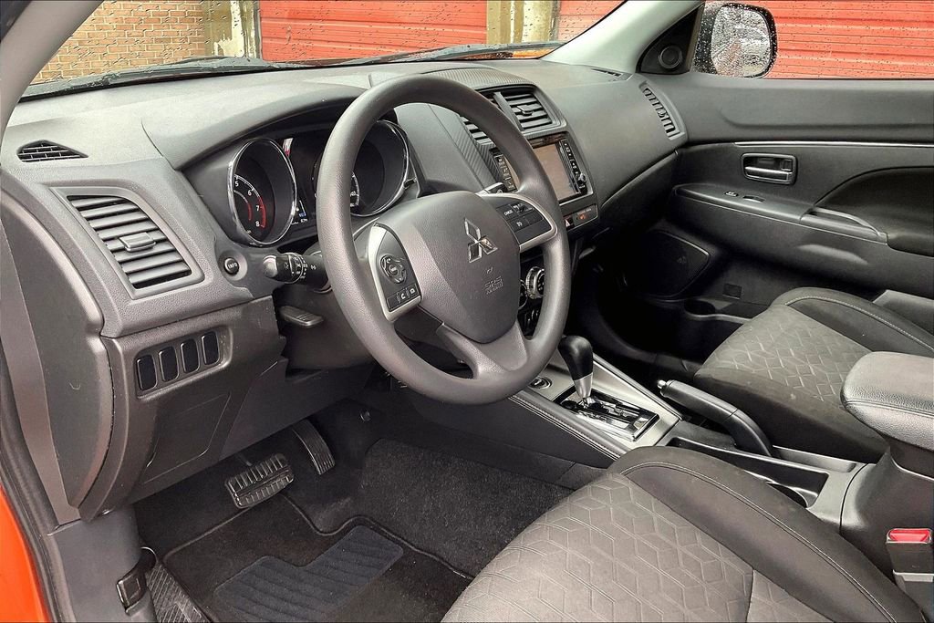 Used 2020 Mitsubishi Outlander Sport SE AWD/4WD image 13