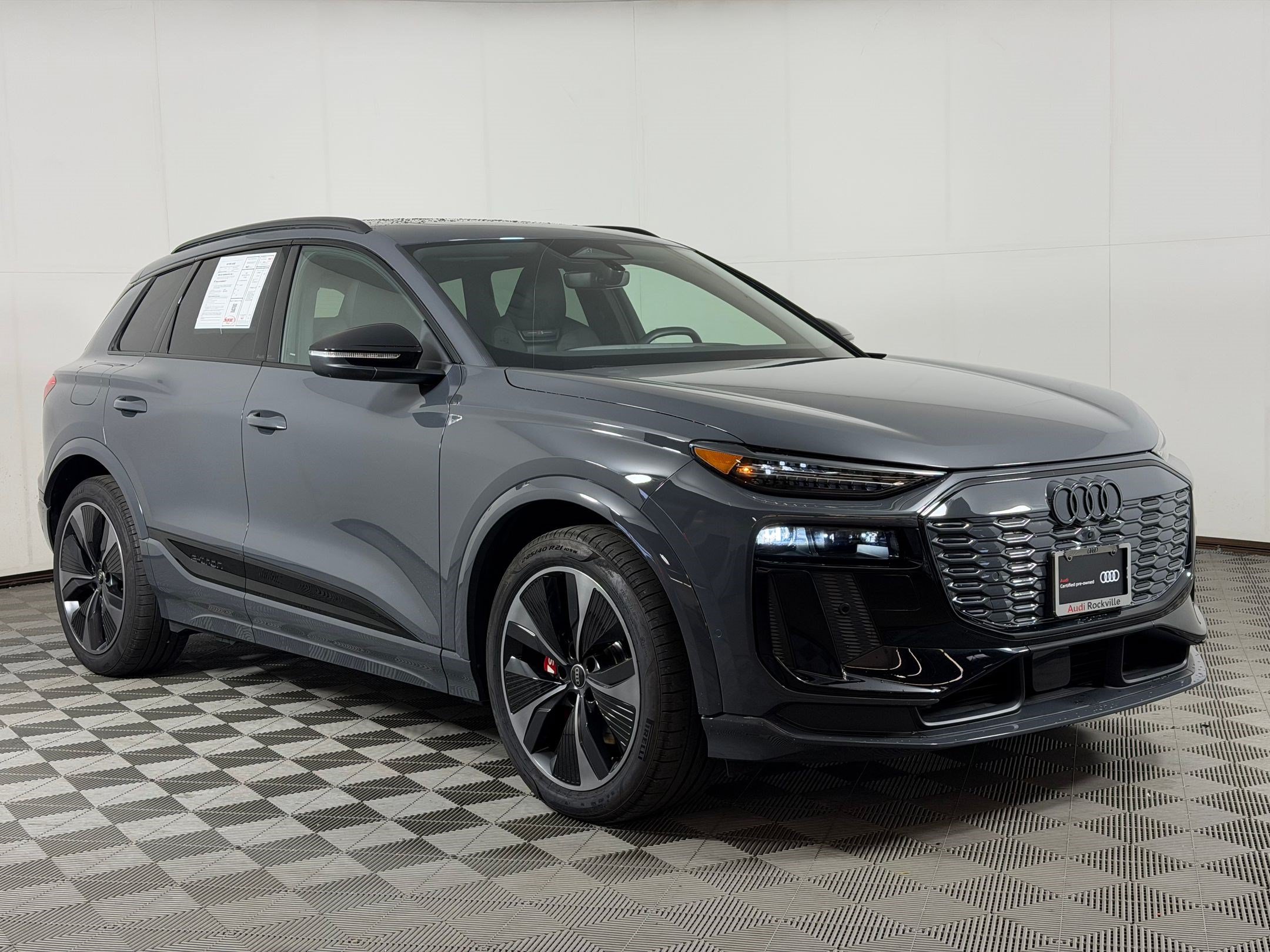 Certified 2025 Audi SQ6 e-tron Prestige w/ Black Edition One AWD/4WD image 7