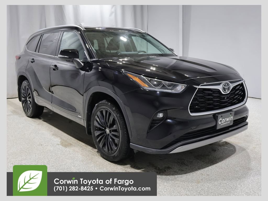 Used 2025 Toyota Highlander Platinum image 1