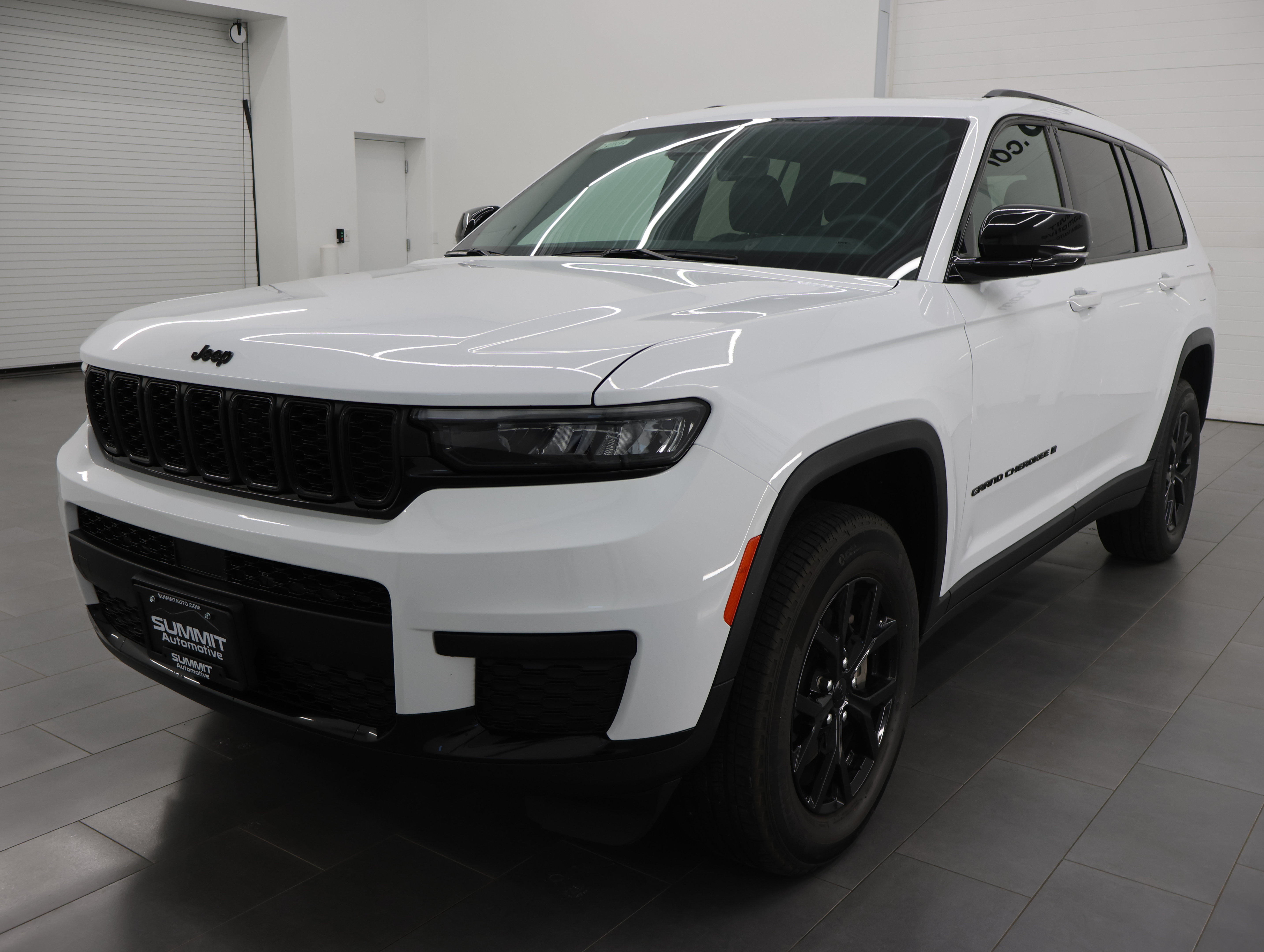 Used 2025 Jeep Grand Cherokee L Altitude AWD/4WD image 7