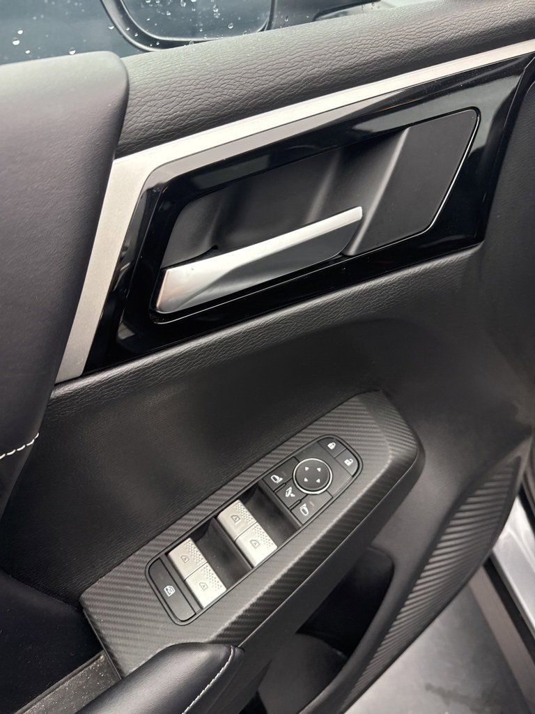 Used 2024 Mitsubishi Outlander SE image 16