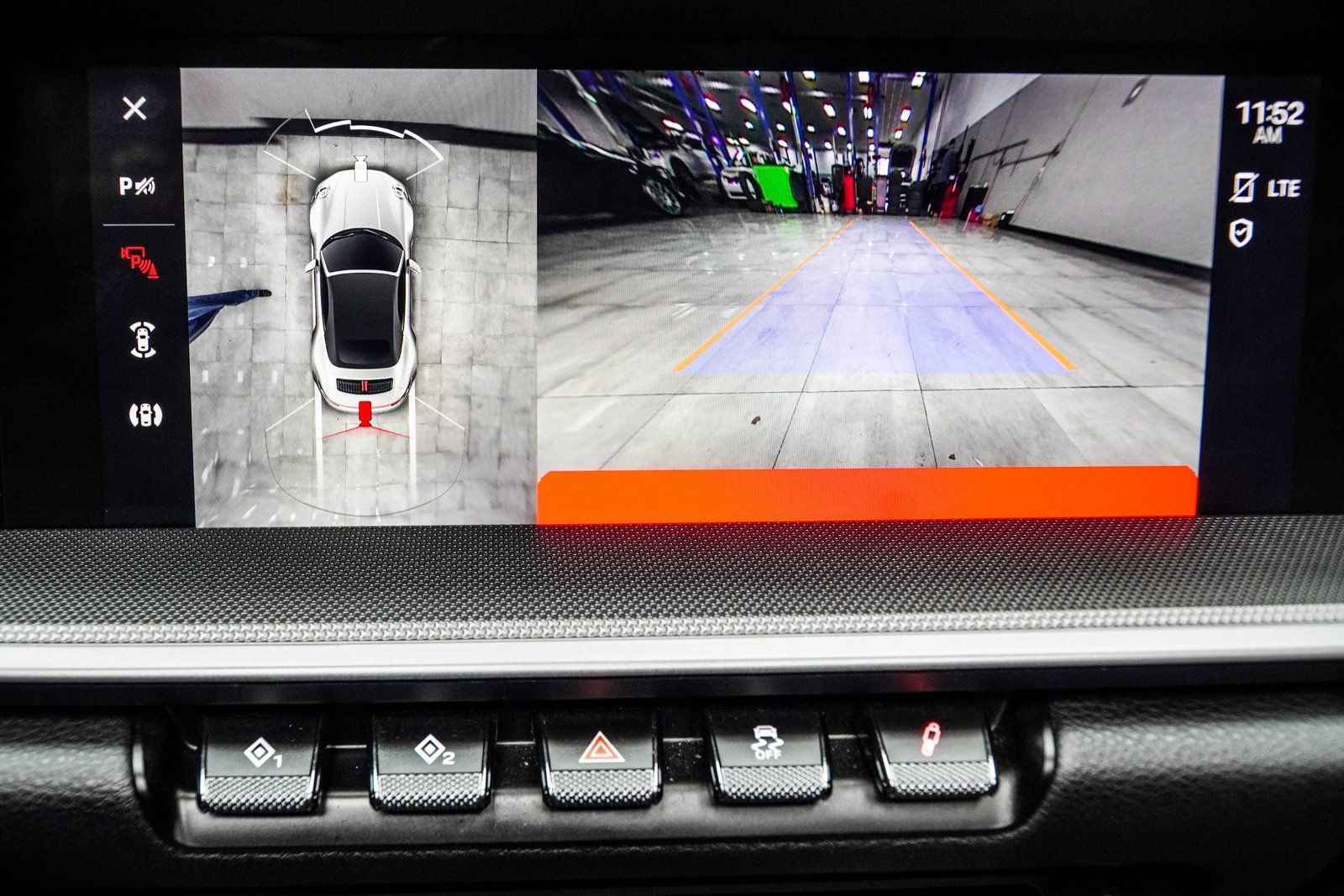 Used 2022 Porsche 911 Carrera w/ Premium Package image 32