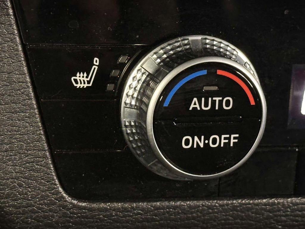 Used 2024 Mitsubishi Outlander SE image 30