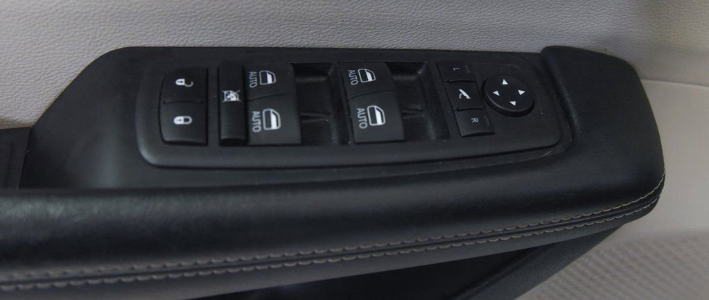 Used 2023 Chrysler Pacifica Limited image 16