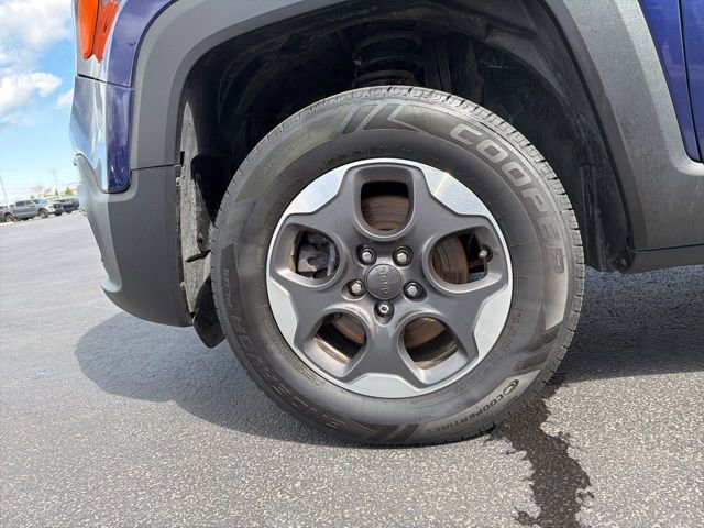 Used 2018 Jeep Renegade Sport w/ Power & Air Group image 11