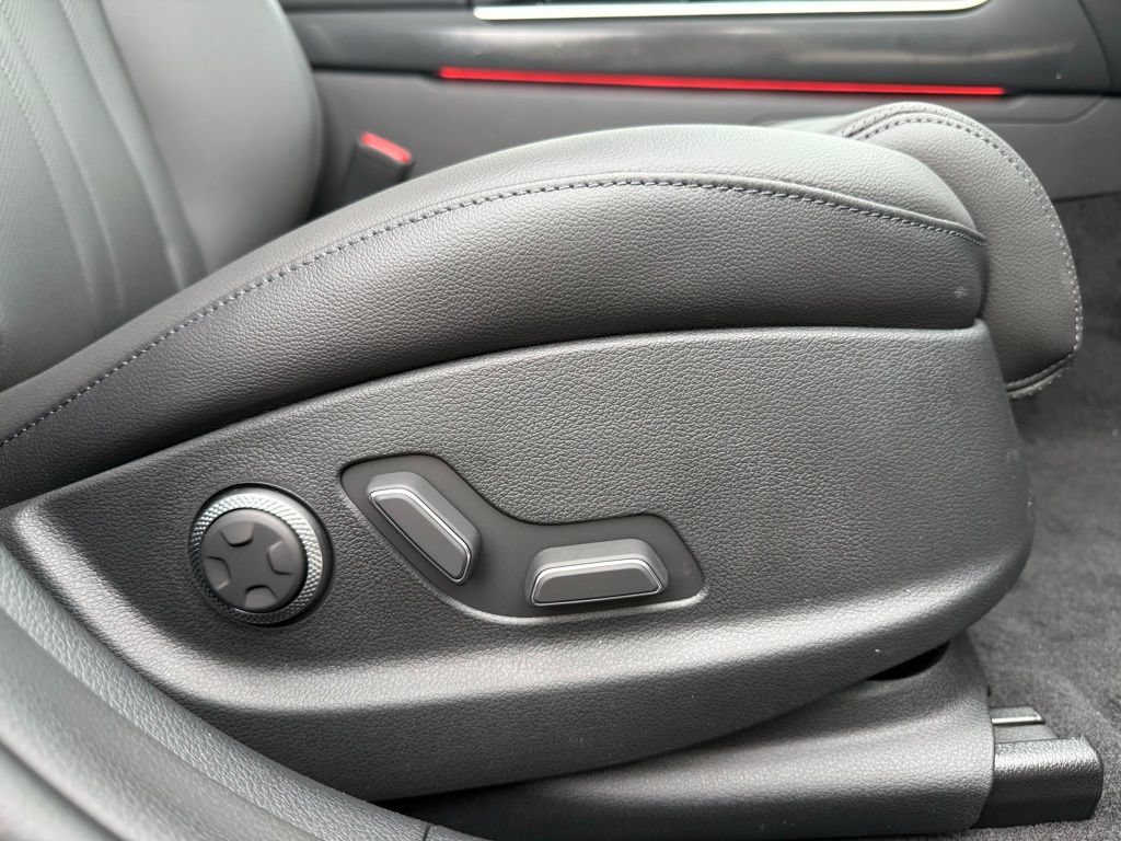 Certified 2025 Genesis G80 2.5T Advanced AWD/4WD image 19