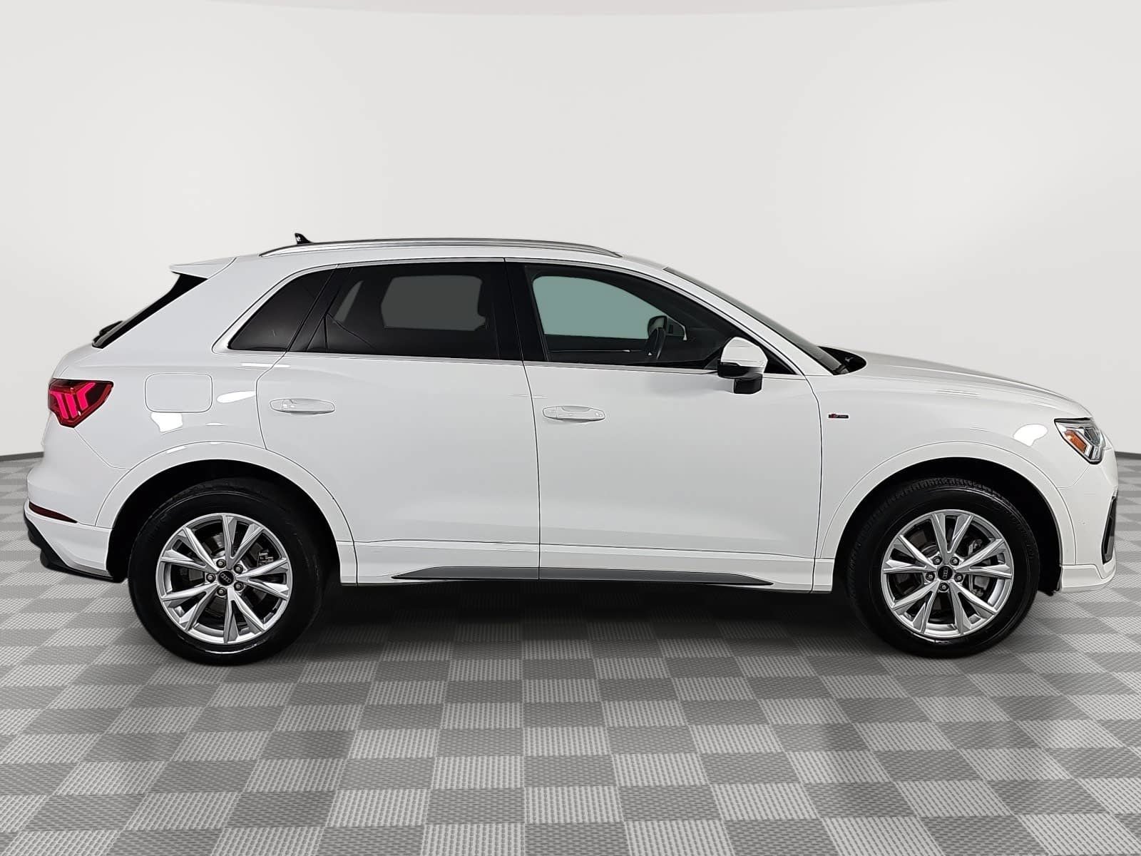 Used 2023 Audi Q3 2.0T Premium AWD/4WD image 9