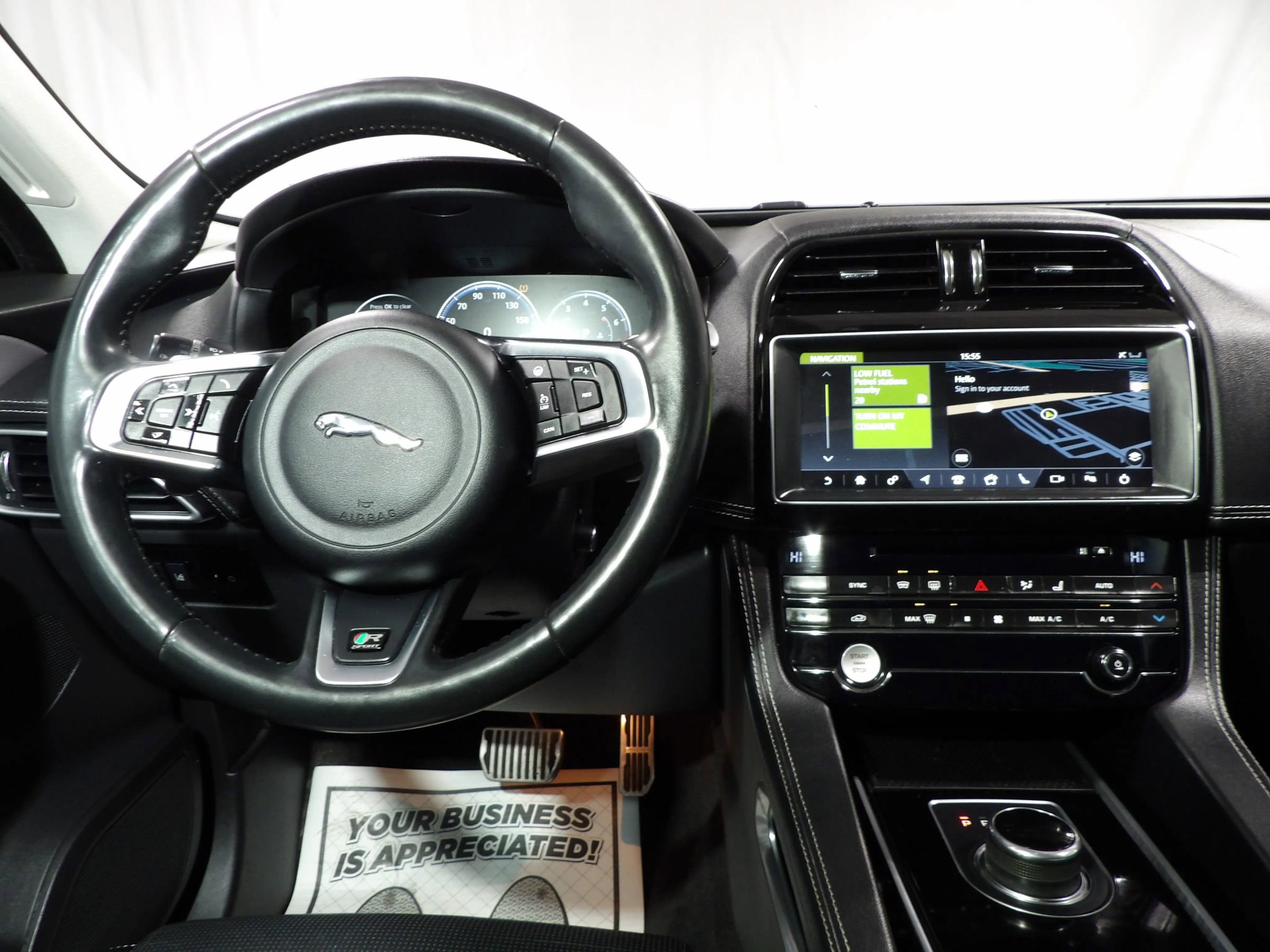 Used 2018 Jaguar F-PACE R-Sport image 21