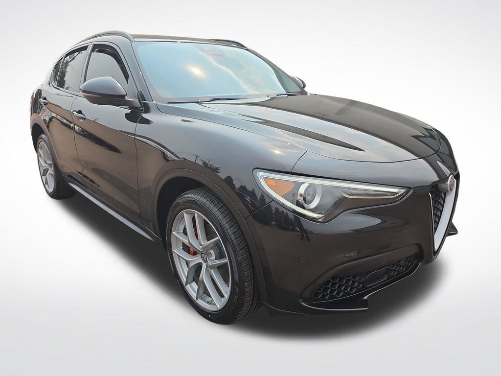 Used 2018 Alfa Romeo Stelvio Sport w/ Quick Order Package 22J Sport AWD/4WD image 6