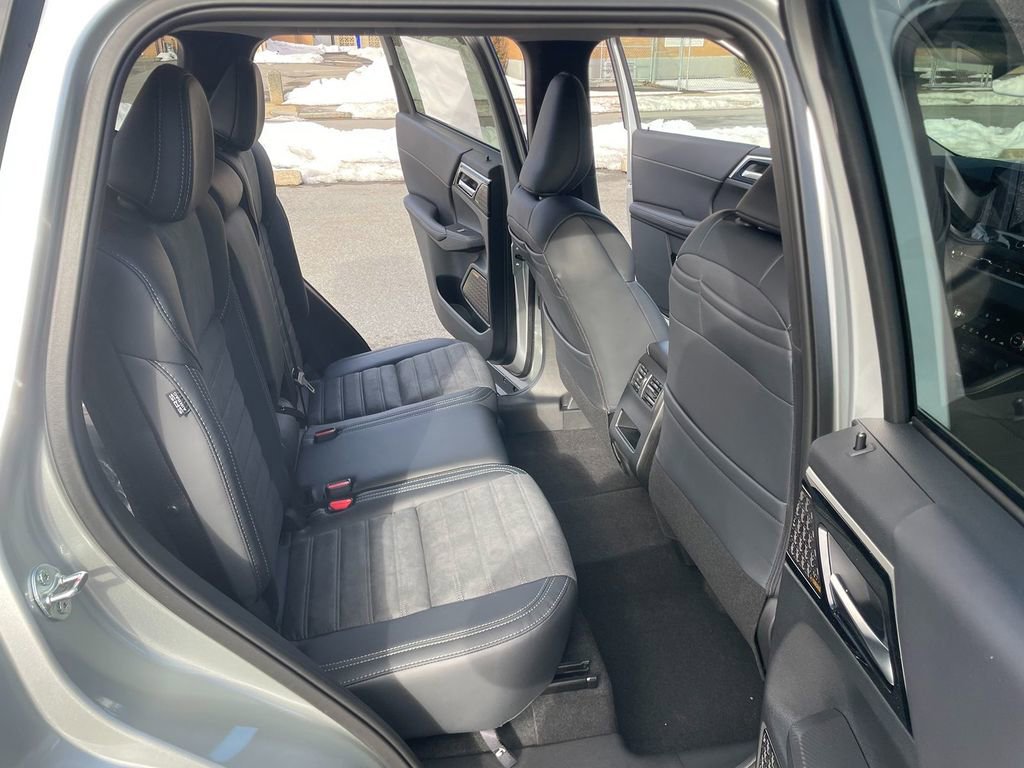 New 2026 Mitsubishi Outlander SE image 27