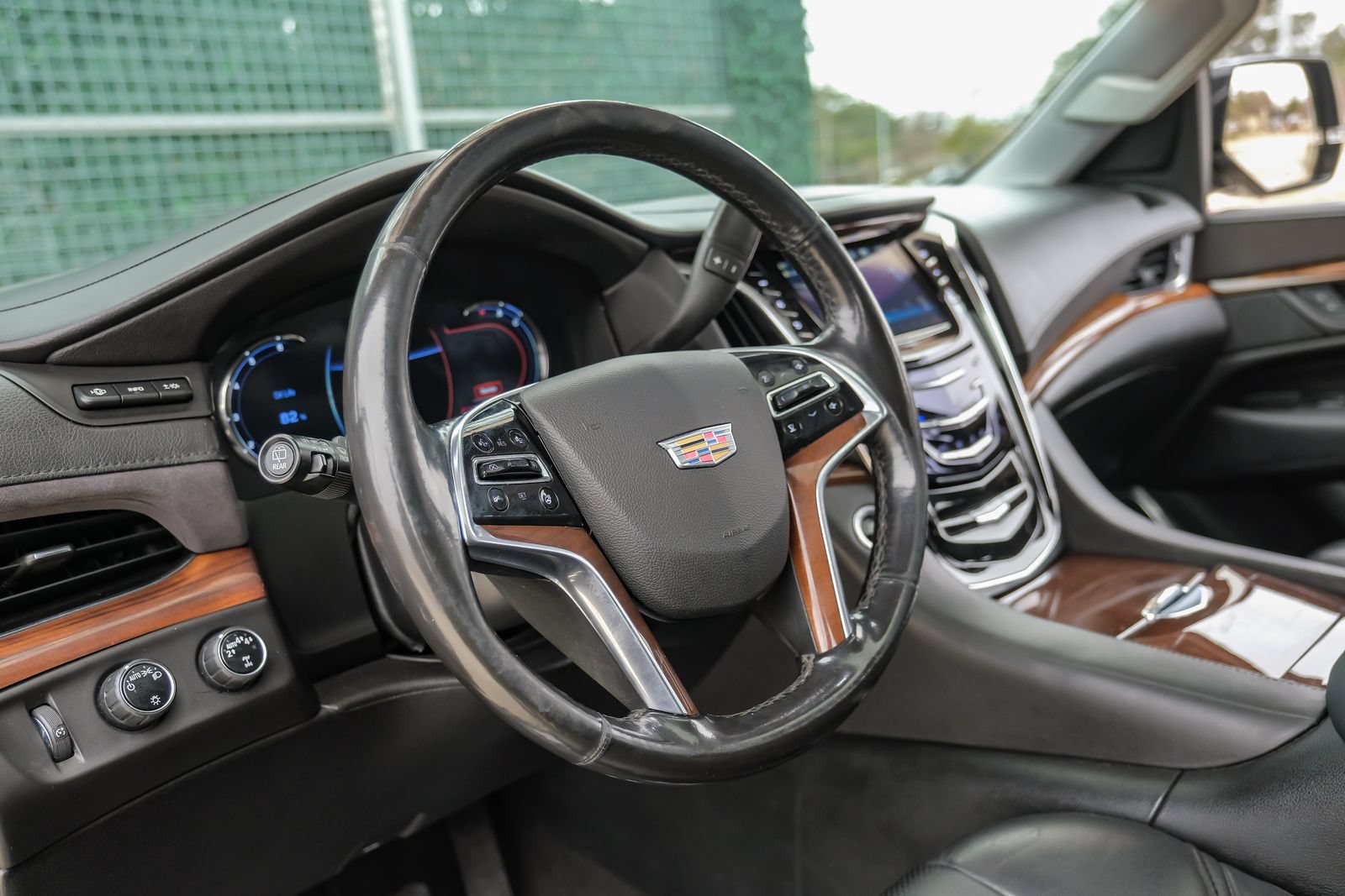 Used 2017 Cadillac Escalade ESV Luxury AWD/4WD image 18