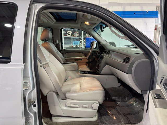 Used 2013 Chevrolet Avalanche LT w/ Suspension Package, Off-Road AWD/4WD image 15