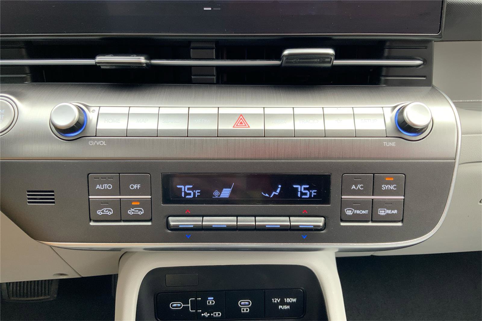 Used 2024 Hyundai Kona SEL AWD/4WD image 32