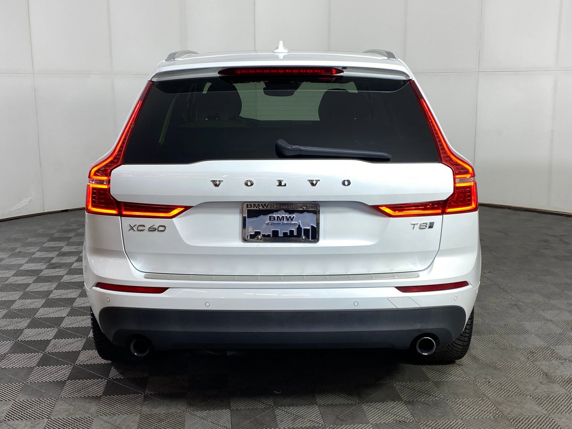 Used 2019 Volvo XC60 T8 Momentum w/ Advanced Package image 9