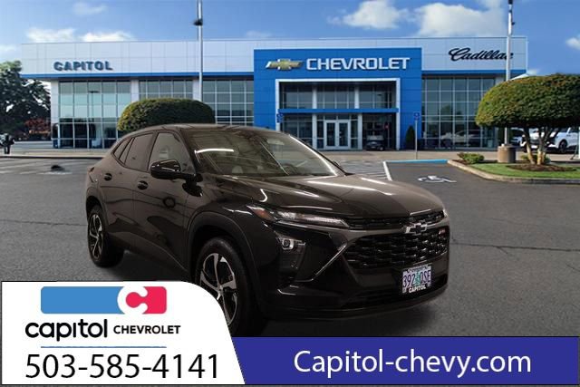 Used 2025 Chevrolet Trax RS FWD image 1