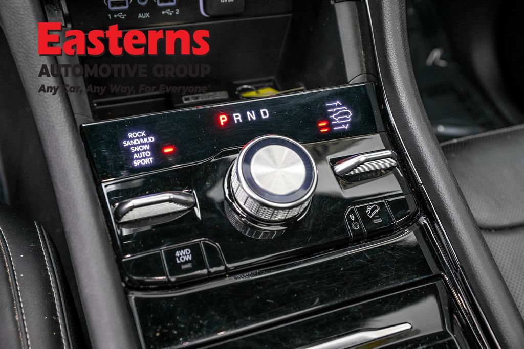 Used 2022 Jeep Grand Cherokee Overland AWD/4WD image 21