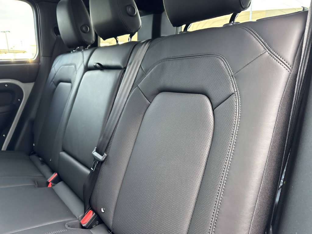 New 2026 Land Rover Defender 110 X-Dynamic SE AWD/4WD image 14