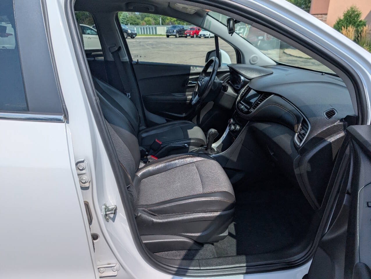 Used 2019 Chevrolet Trax LT w/ LT Convenience Package FWD image 10