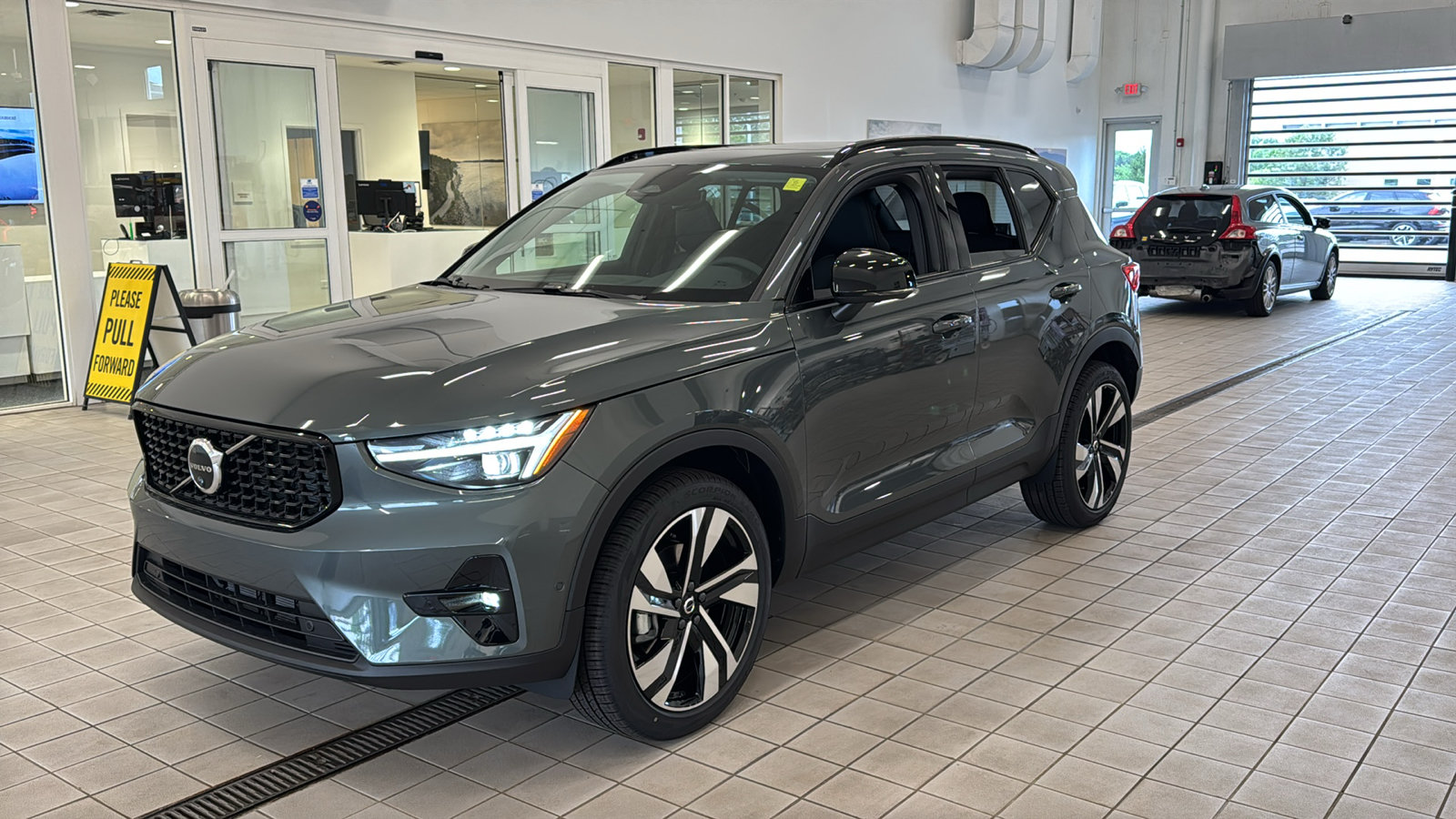 New 2026 Volvo XC40 B5 Ultra w/ Climate Package AWD/4WD image 9