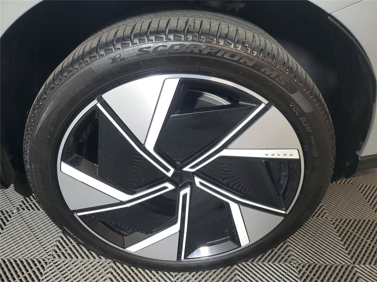 Certified 2025 Volvo EX90 Ultra AWD/4WD image 10