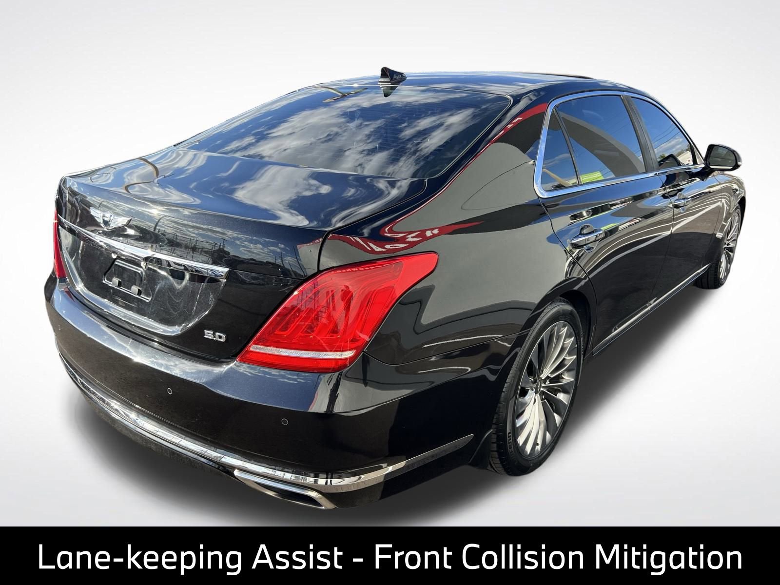 Used 2018 Genesis G90 5.0 Ultimate RWD image 9