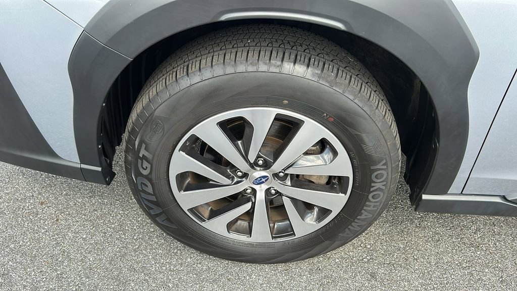 Used 2025 Subaru Outback Premium image 5