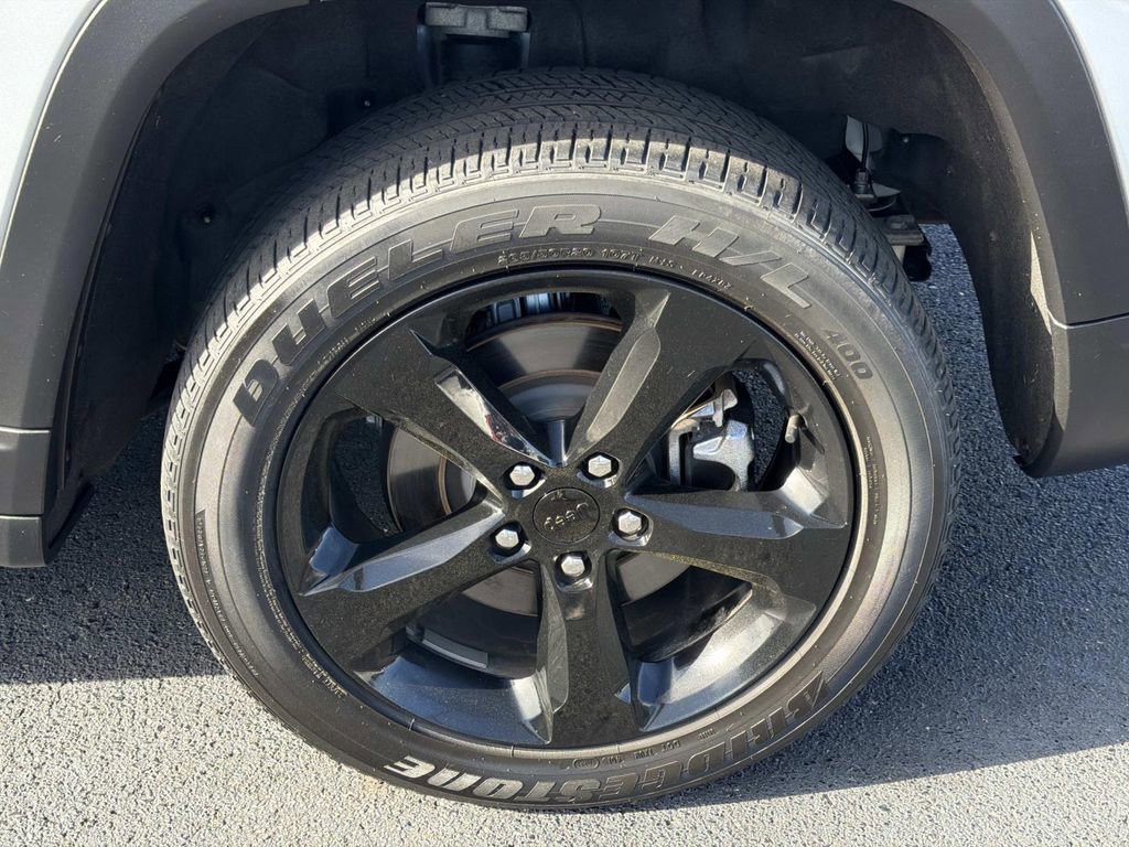 Used 2023 Jeep Grand Cherokee L Laredo image 11