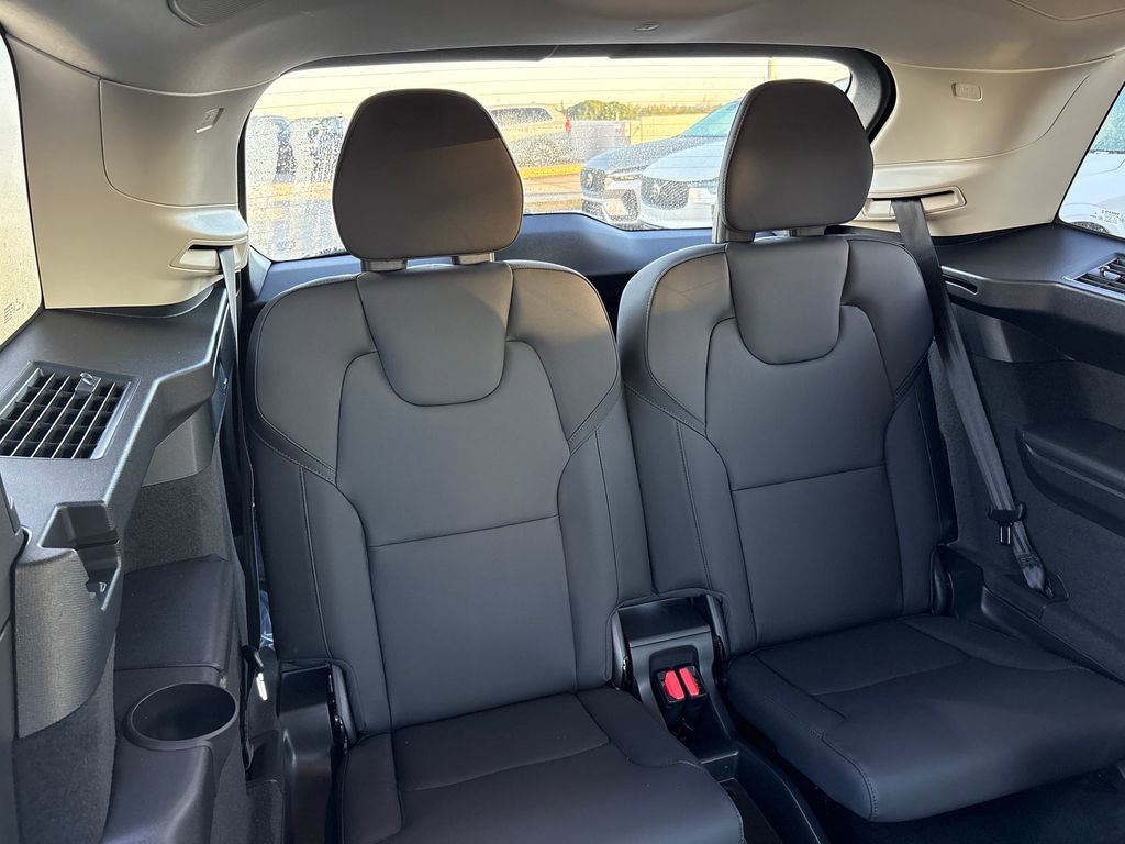 New 2026 Volvo XC90 B5 Plus image 18