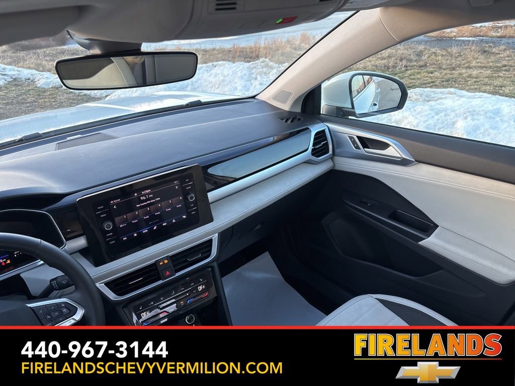 Used 2025 Volkswagen Taos SE image 45