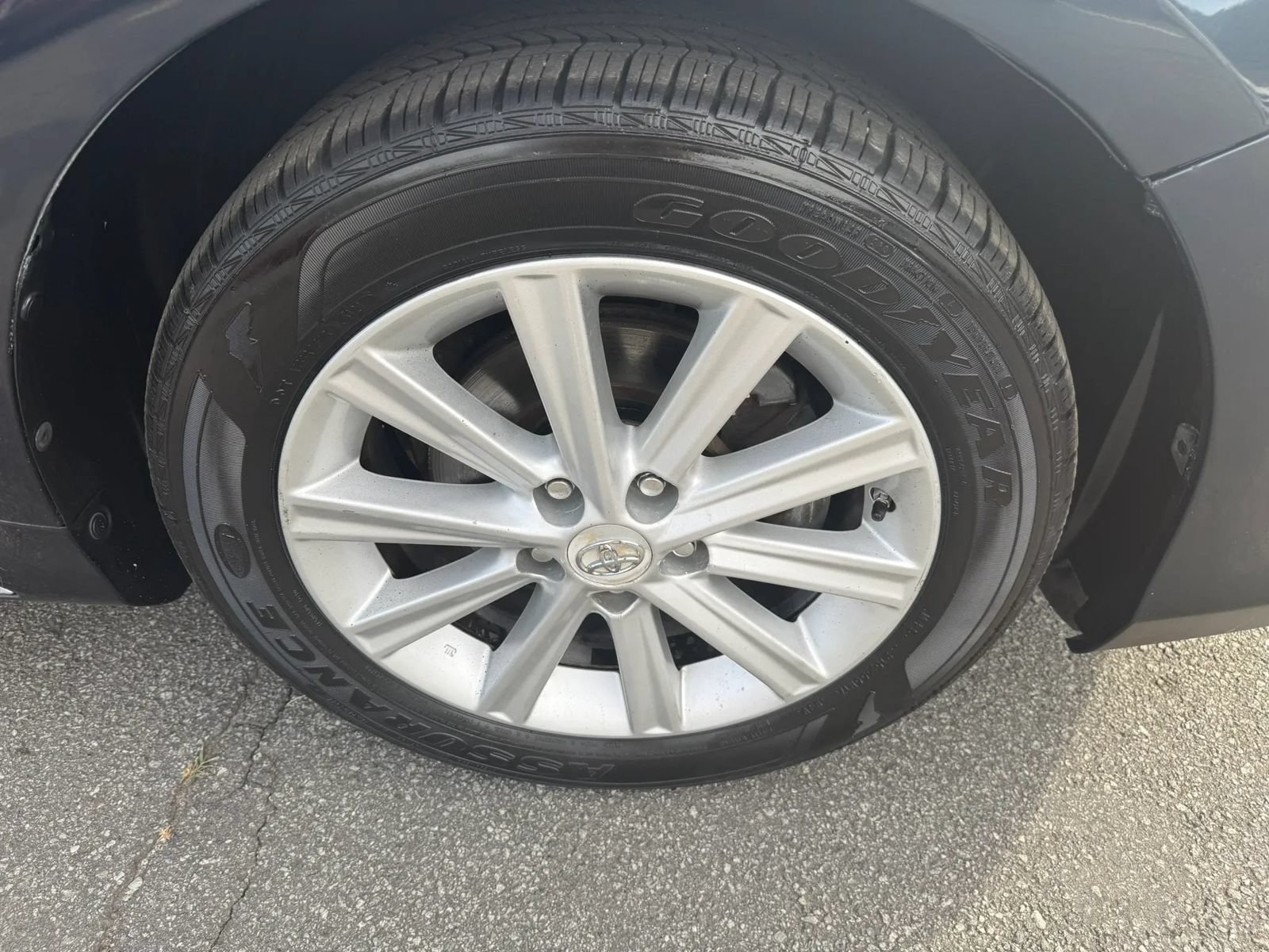 Used 2012 Toyota Camry XLE FWD image 12
