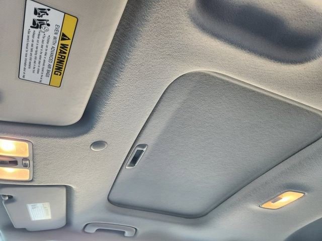 Used 2025 Hyundai Venue SEL image 25