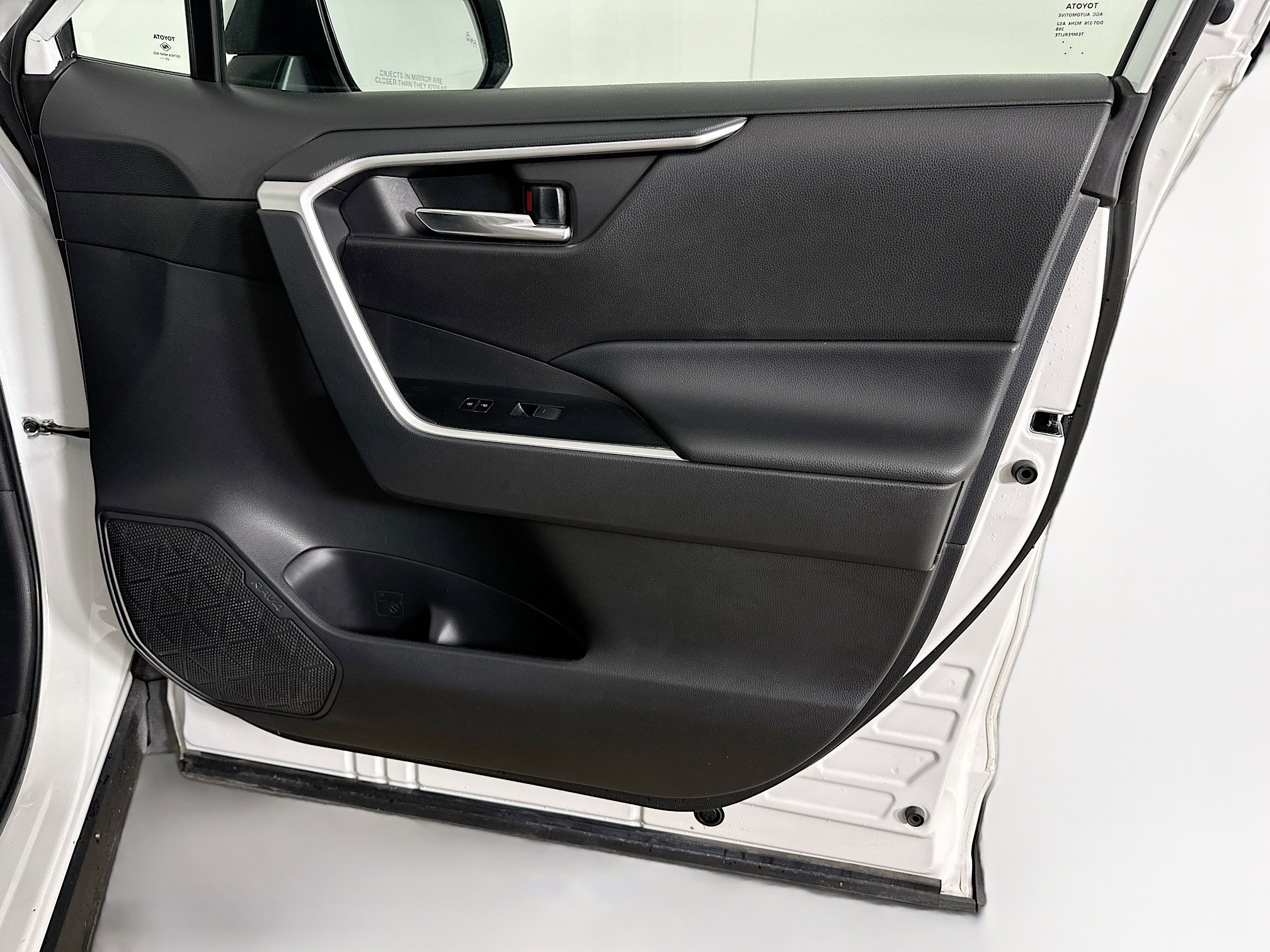 Used 2024 Toyota RAV4 XLE image 30