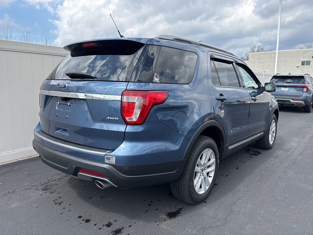 Used 2018 Ford Explorer XLT w/ Equipment Group 201A image 3