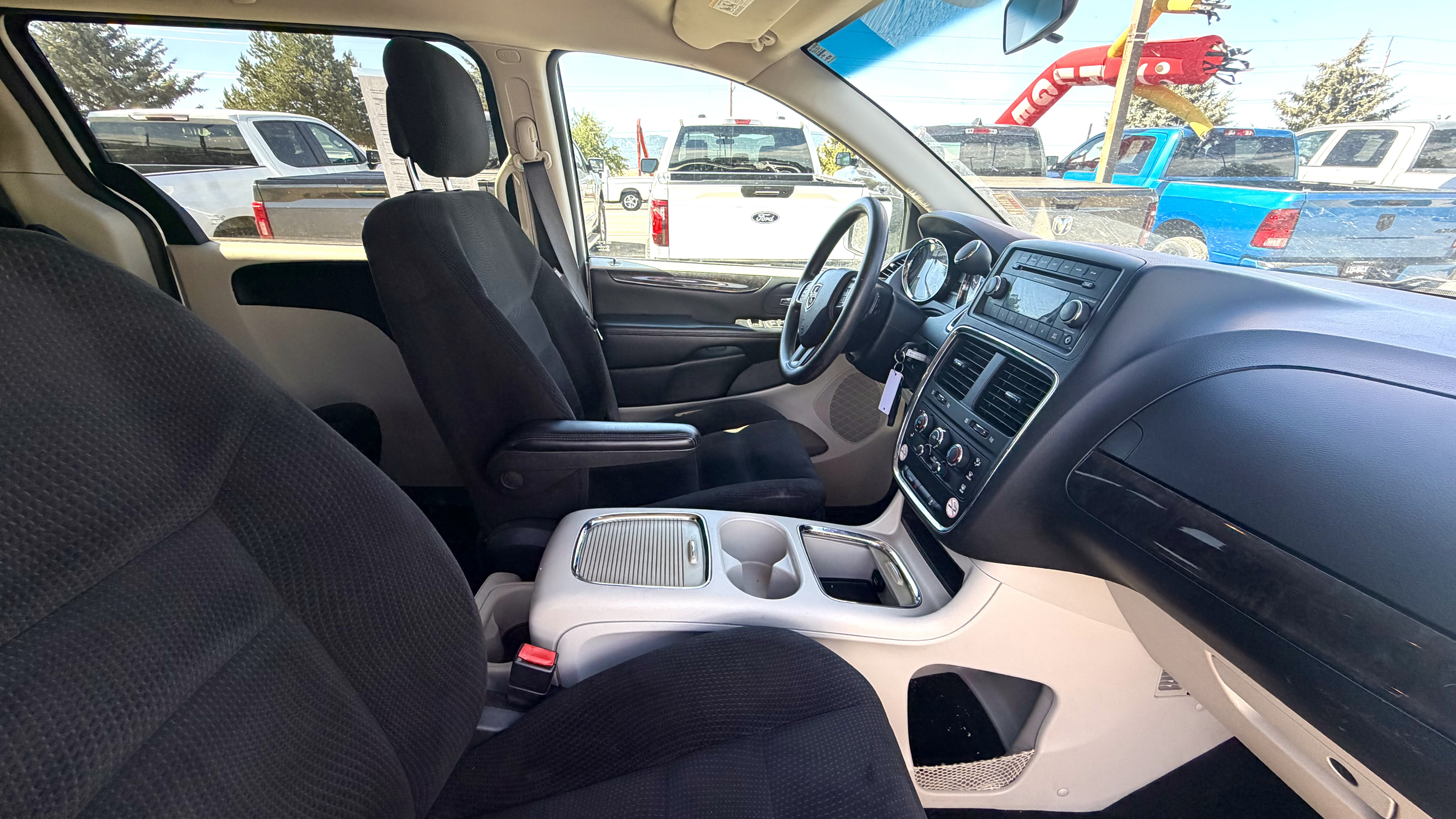 Used 2015 Dodge Grand Caravan SXT FWD image 9