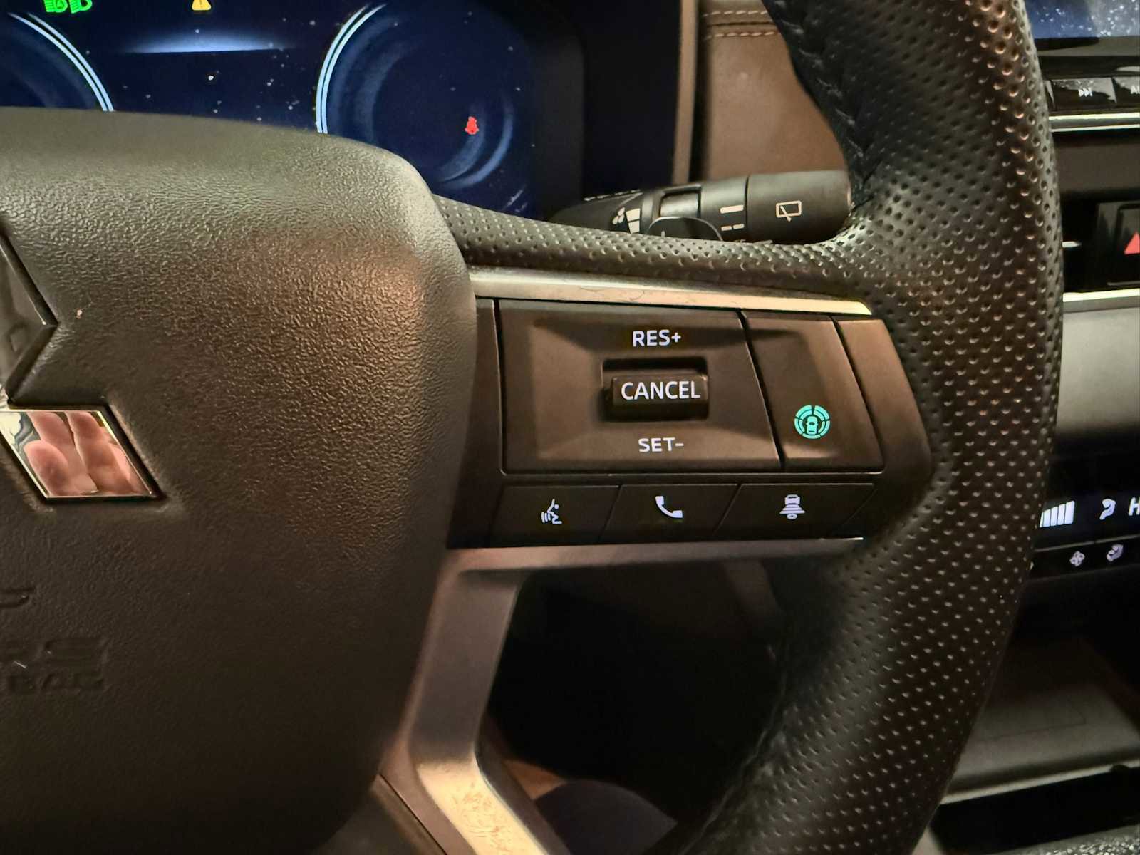 Used 2024 Mitsubishi Outlander SE AWD/4WD image 31