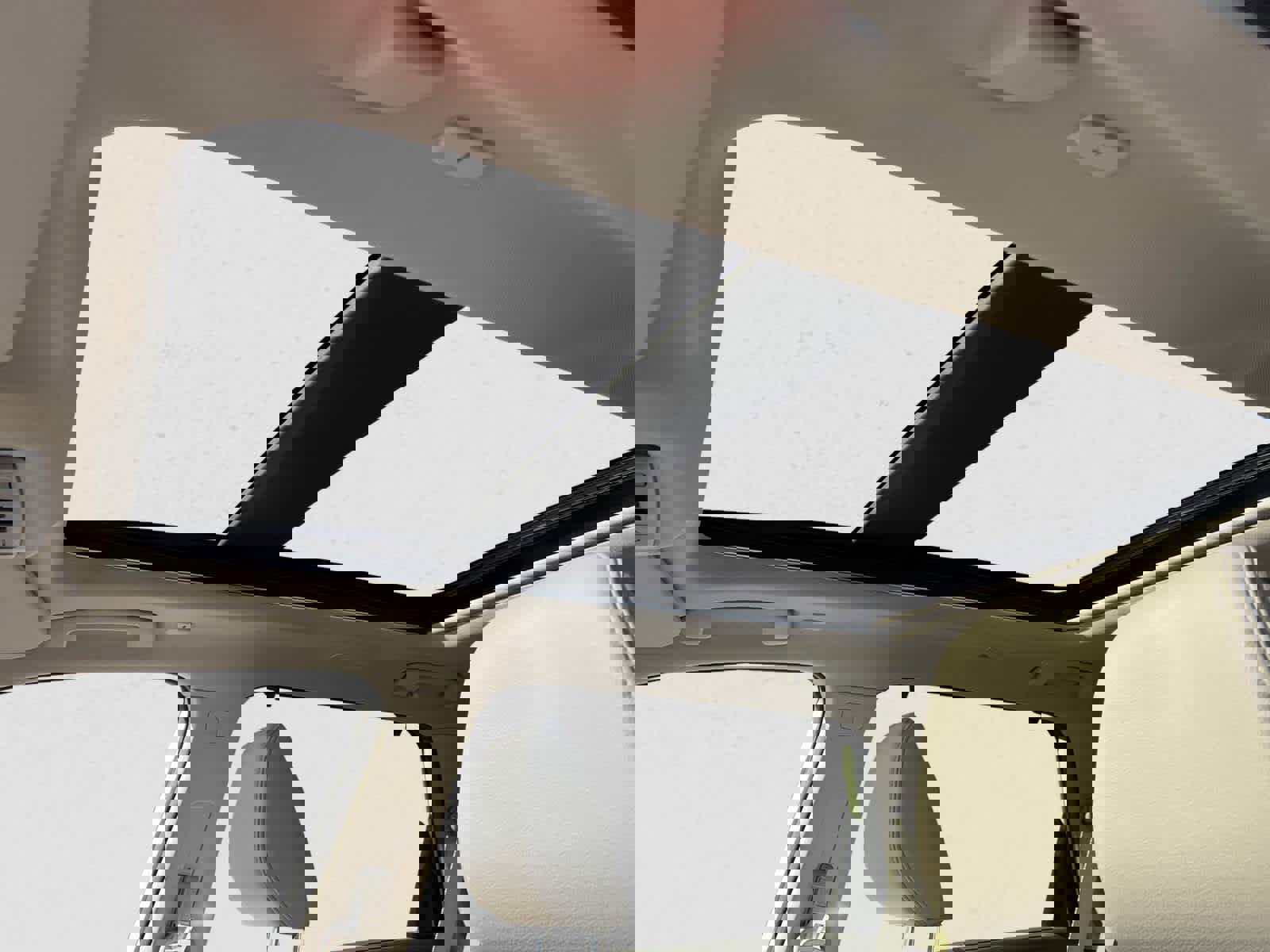 Certified 2025 Nissan Rogue SL w/ Tech Package image 18