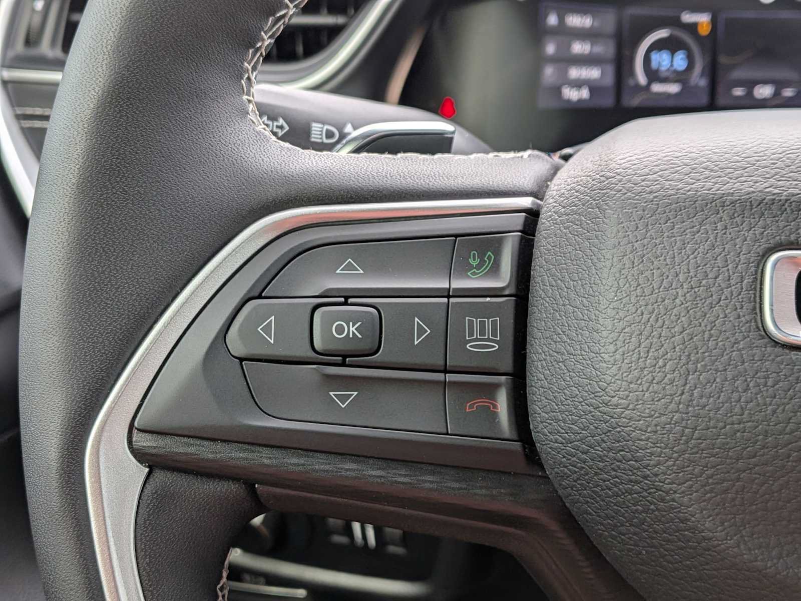 Certified 2024 Jeep Grand Cherokee Altitude AWD/4WD image 24