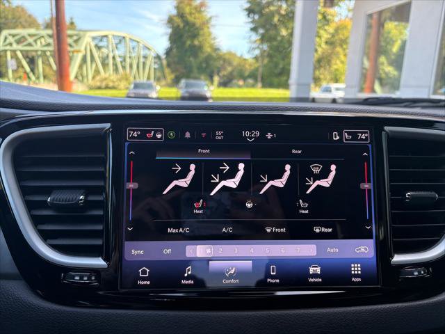 Certified 2025 Chrysler Pacifica Select FWD image 24