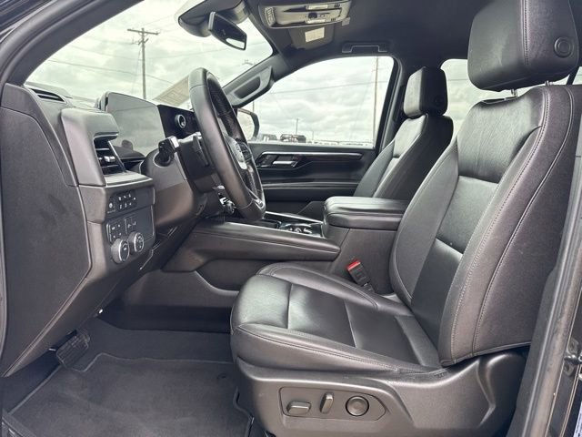 Used 2025 Chevrolet Suburban Z71 AWD/4WD image 2