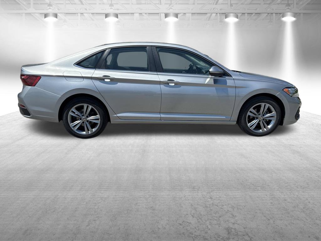 Used 2024 Volkswagen Jetta SE FWD image 7