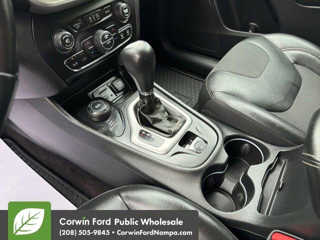 Used 2018 Jeep Cherokee Latitude Plus w/ Comfort/Convenience Group image 20