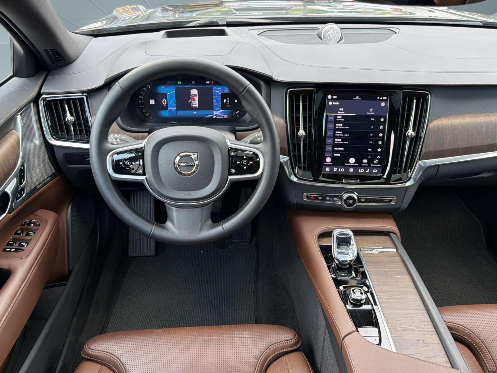 Certified 2025 Volvo V90 B6 Cross Country Ultra AWD/4WD image 29