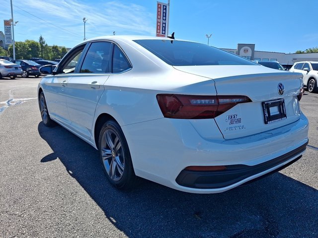 Used 2023 Volkswagen Jetta SE w/ Panoramic Sunroof Package FWD image 4