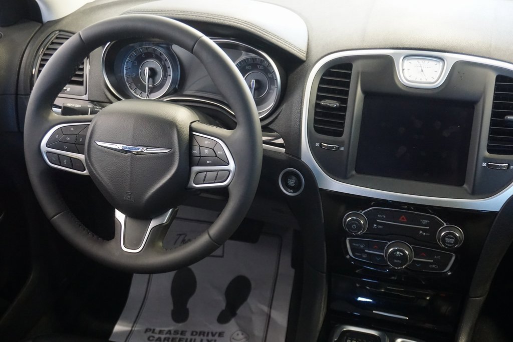 Used 2023 Chrysler 300 Touring L image 29