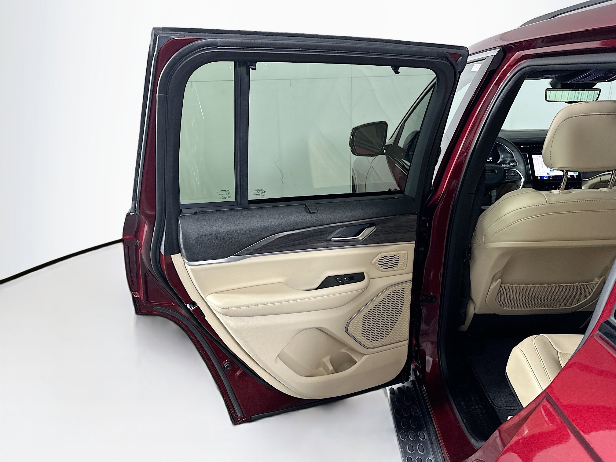 Used 2023 Jeep Grand Cherokee Limited w/ Luxury Tech Group II image 27