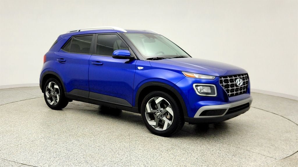 Used 2023 Hyundai Venue SEL FWD image 3